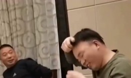 摆饭桌的男人在线观看